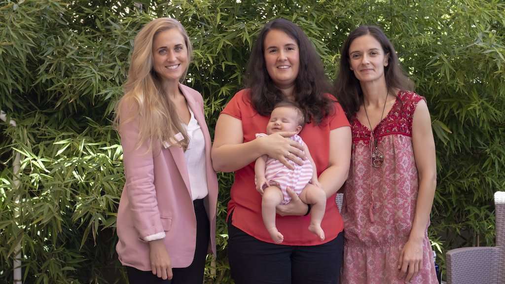 Verónica y Evelyn con Bárbara tambre