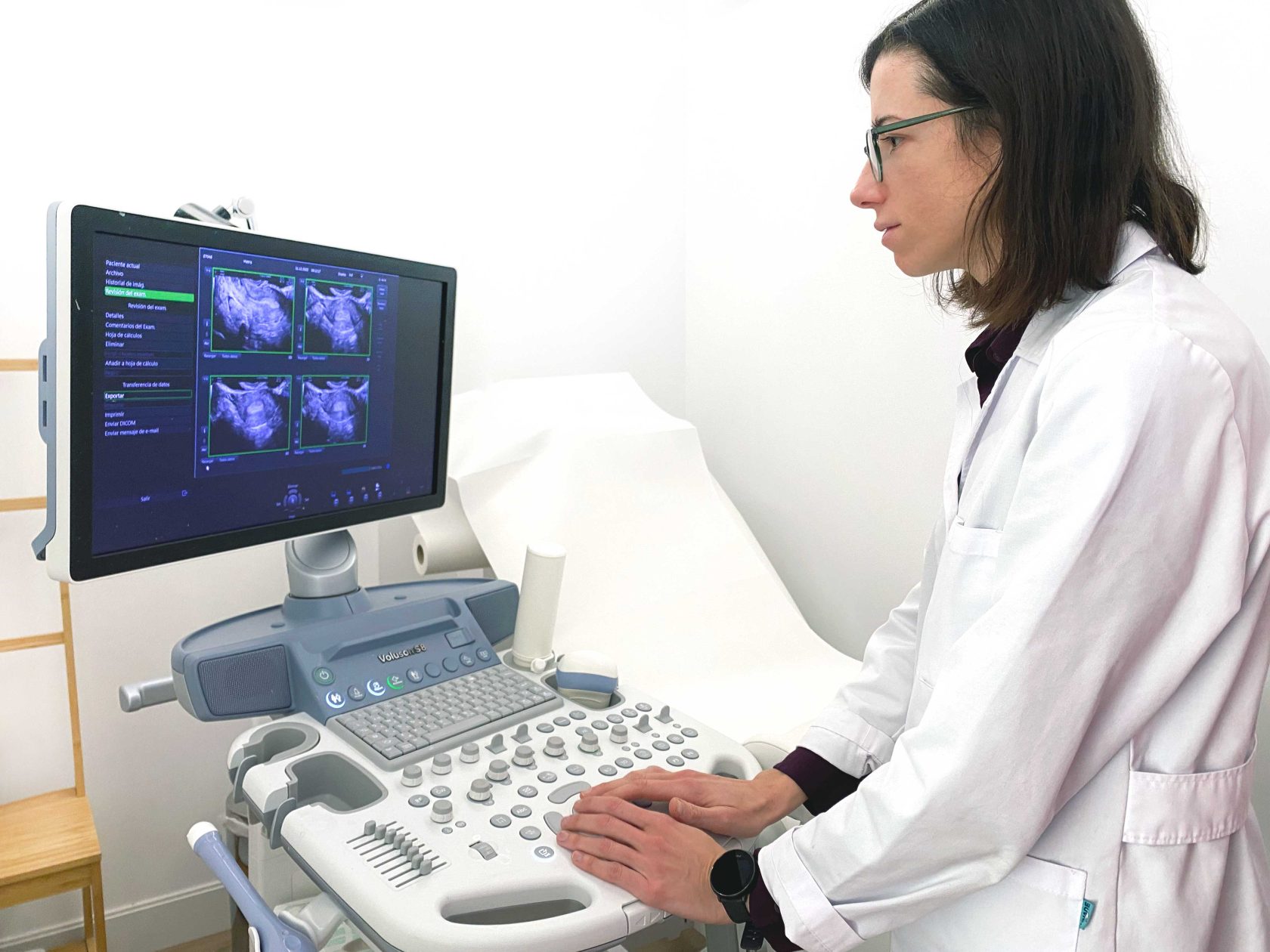 La doctora Ángela Llaneza, directora científica de Clínica Tambre Madrid