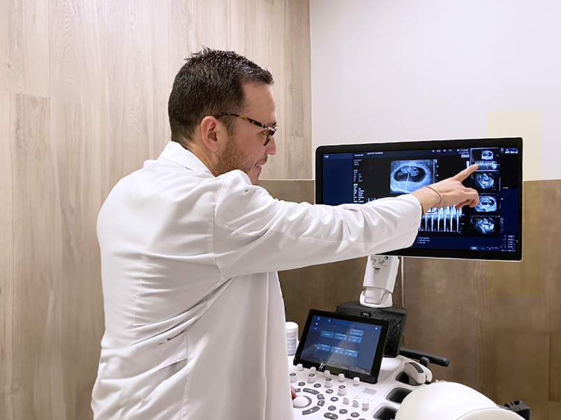 DR Héctor Izquierdo ecografía en clínica Tambre Madrid
